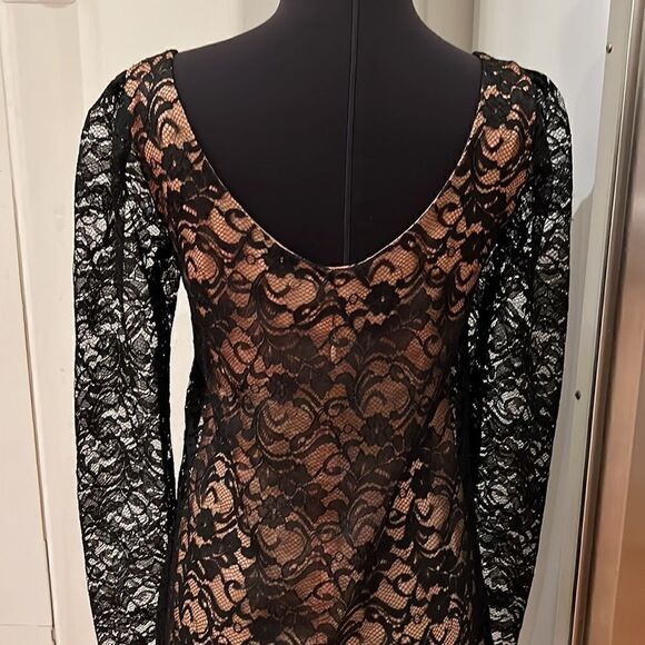 Shareen
Vintage Dress lace with bow size 4 - Picture 5 of 5